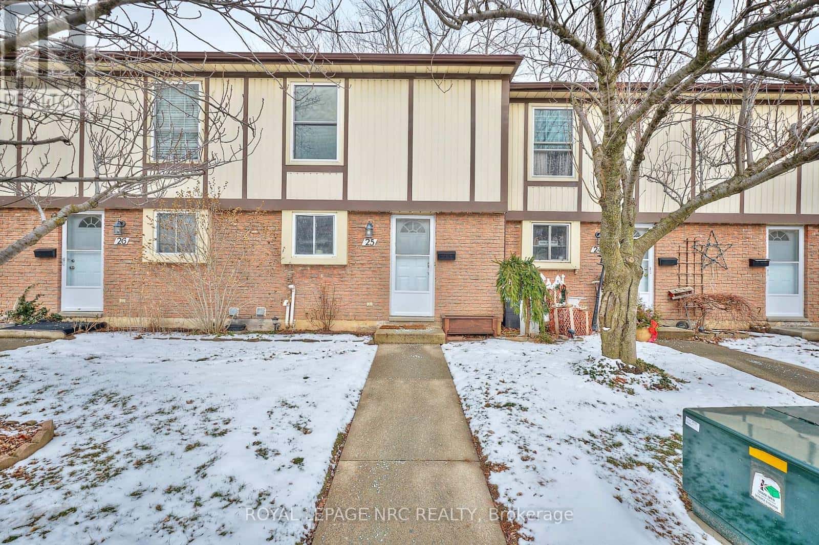 25 - 25 LINFIELD DRIVE — St. Catharines (Lakeport), Ontario - Photo 2 of 34