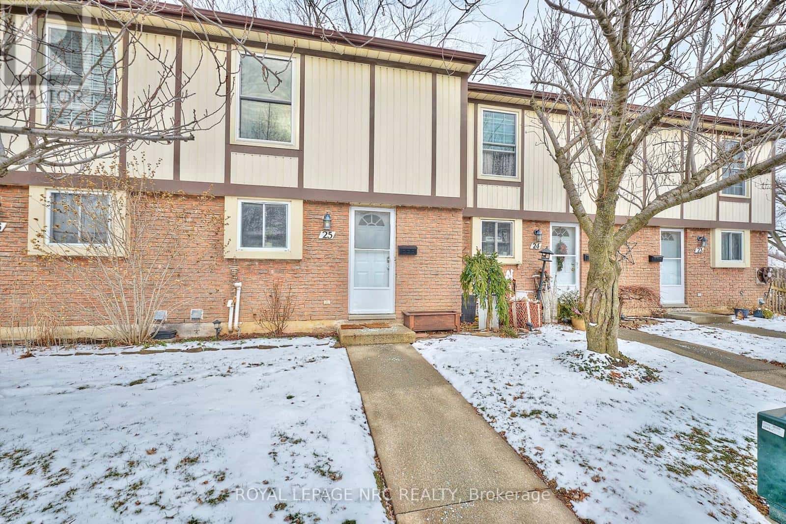 25 - 25 LINFIELD DRIVE — St. Catharines (Lakeport), Ontario - Photo 3 of 34