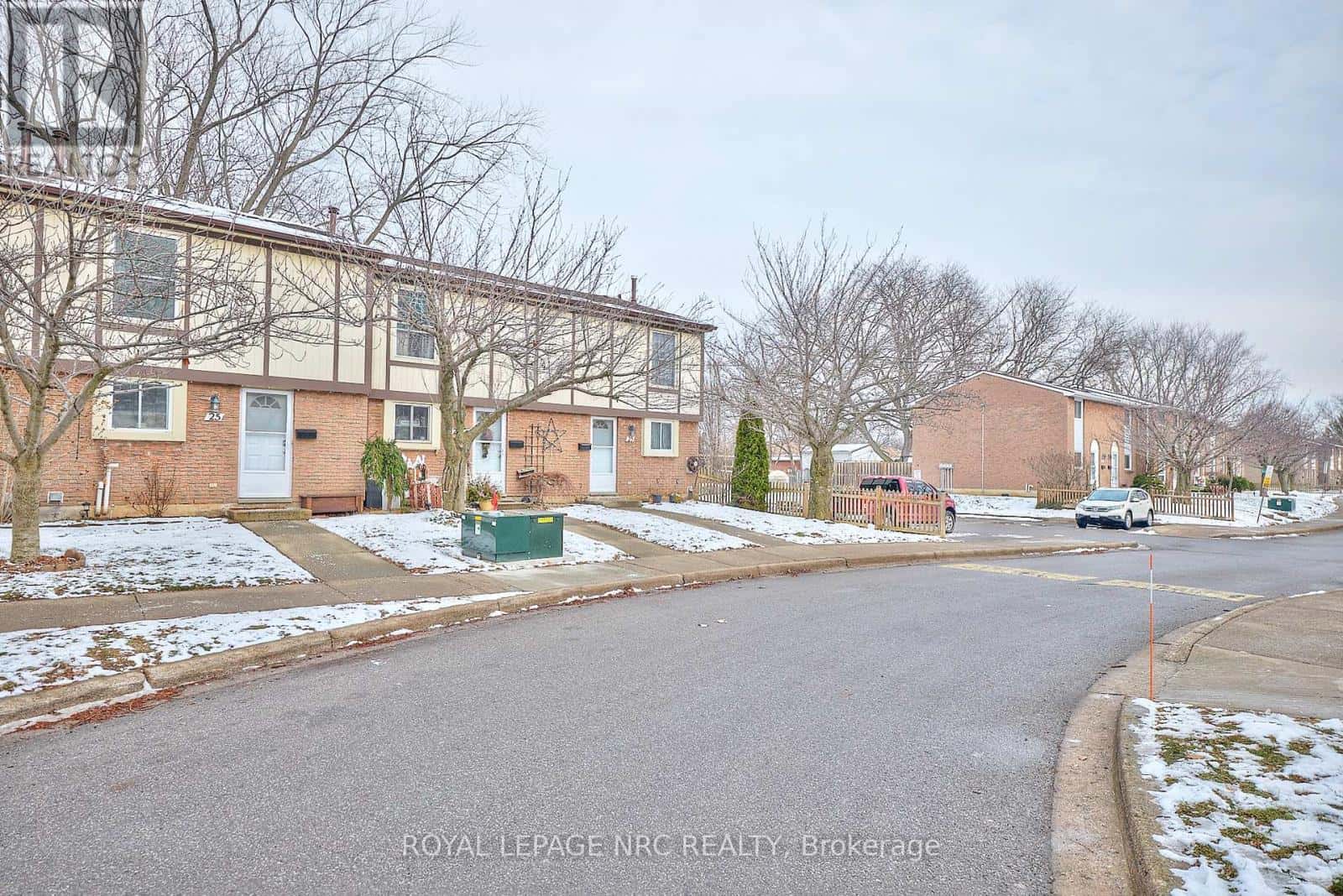 25 - 25 LINFIELD DRIVE — St. Catharines (Lakeport), Ontario - Photo 4 of 34