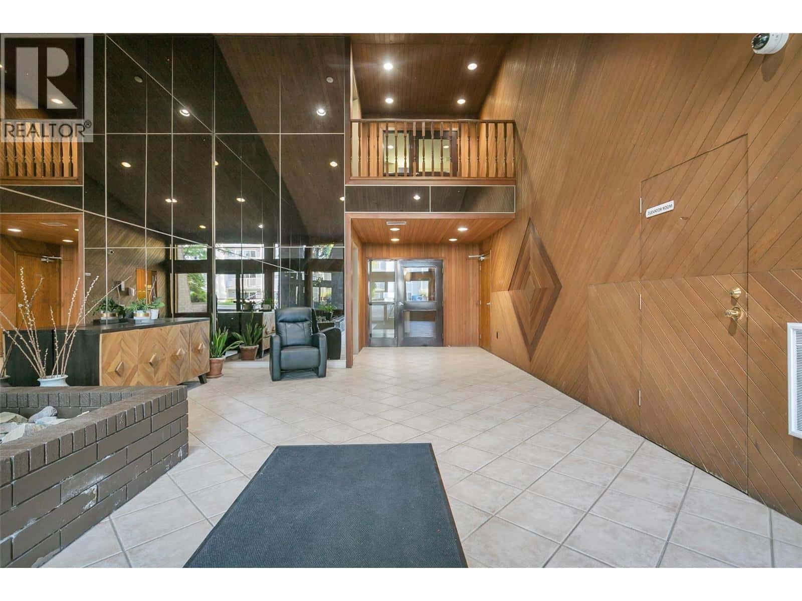 983 Bernard Avenue Unit# 206 — Kelowna, British Columbia - Photo 3 of 23