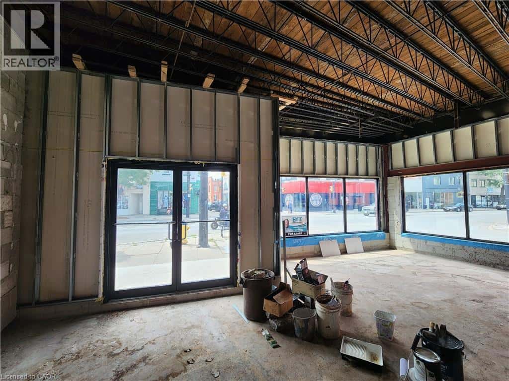 130 CHRISTINA Street N — Sarnia, Ontario - Photo 5 of 7