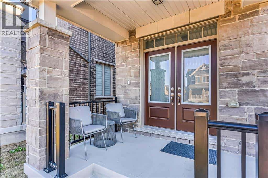 286 FORESTWALK Street — Kitchener, Ontario - Photo 3 of 43