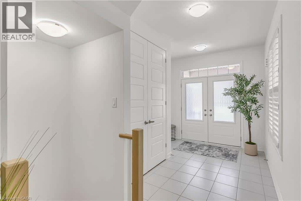 286 FORESTWALK Street — Kitchener, Ontario - Photo 4 of 43