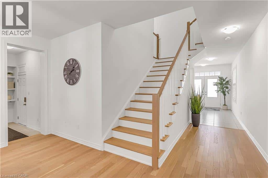 286 FORESTWALK Street — Kitchener, Ontario - Photo 5 of 43