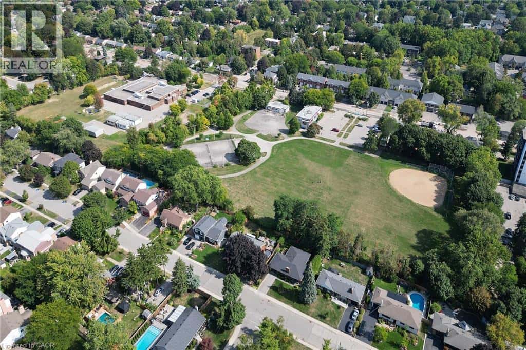 2105 MAPLEWOOD Drive — Burlington, Ontario - Photo 4 of 50