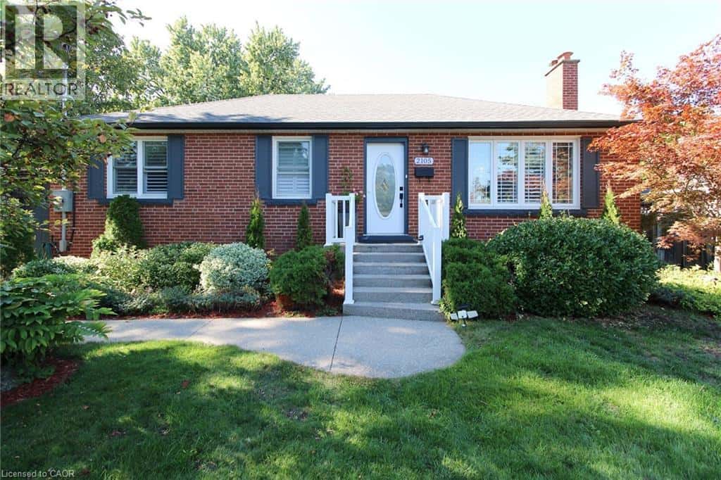 2105 MAPLEWOOD Drive — Burlington, Ontario - Photo 5 of 50