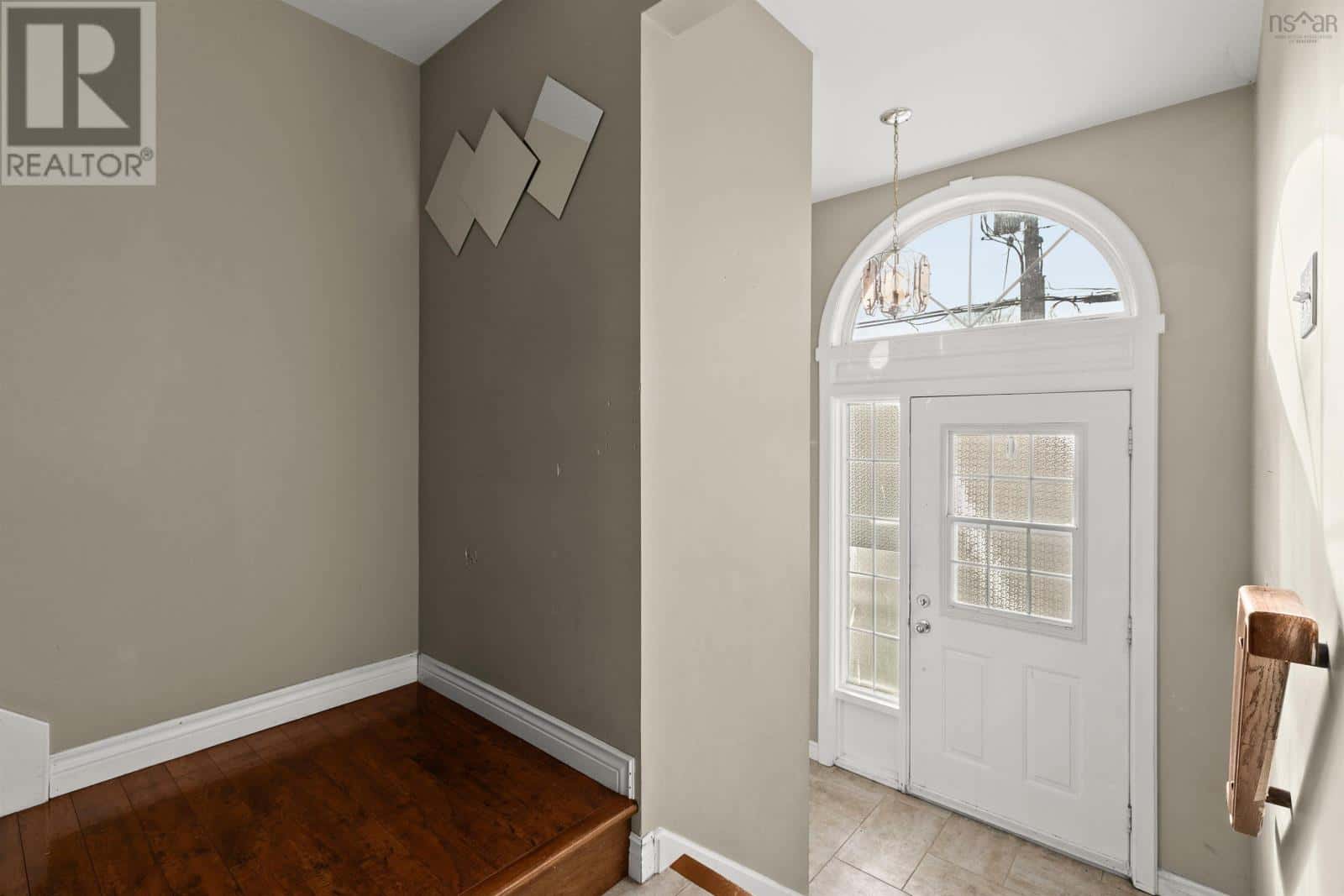 20 Russell Lake Drive — Dartmouth, Nova Scotia - Photo 5 of 49