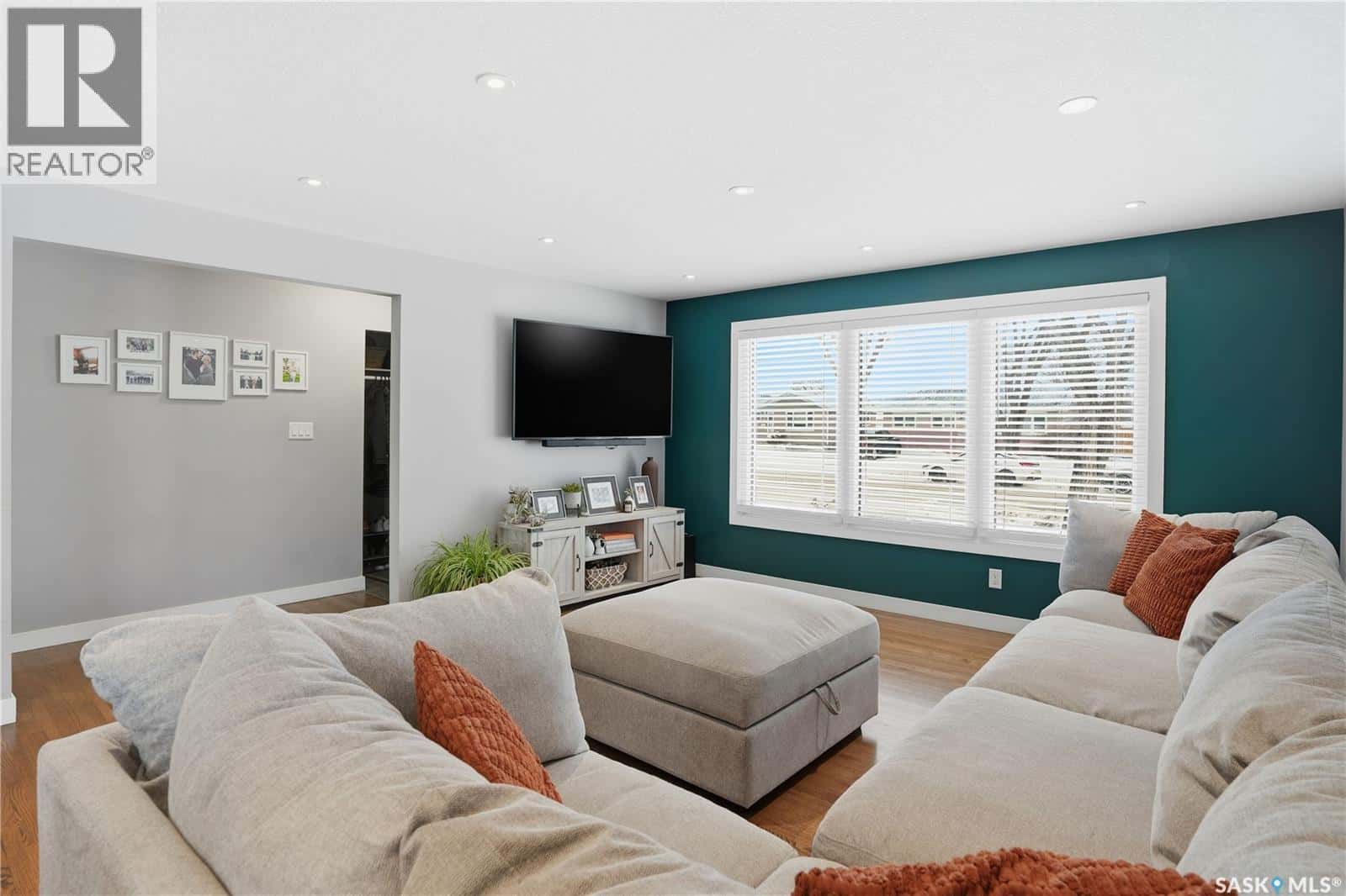 3029 6th AVENUE N — Regina, Saskatchewan - Photo 5 of 42