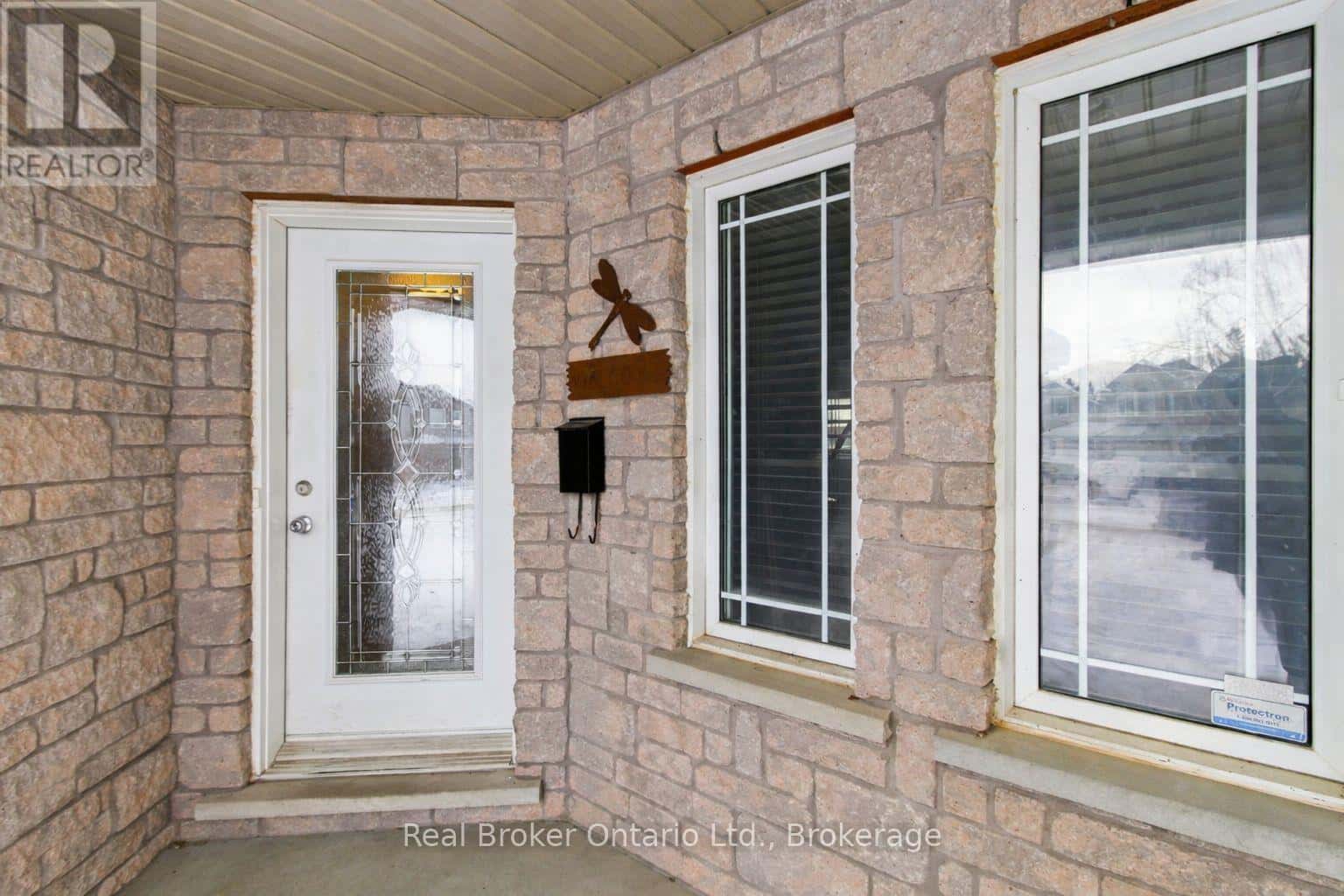 12 LANGRELL AVENUE — Tillsonburg, Ontario - Photo 2 of 29