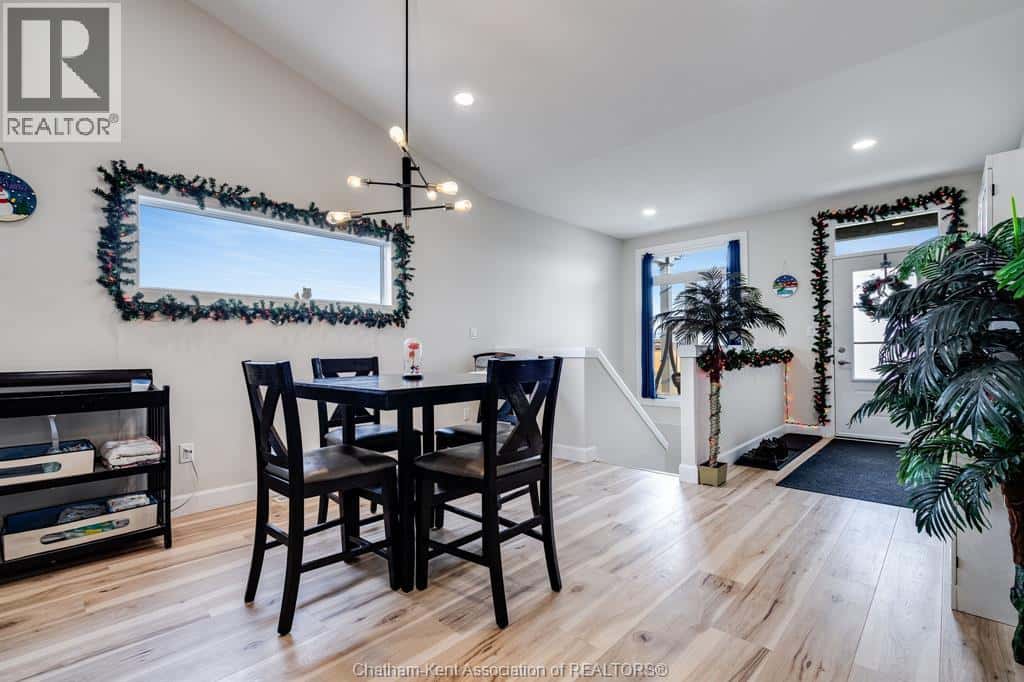 304 Horizon LANE — Chatham, Ontario - Photo 3 of 46