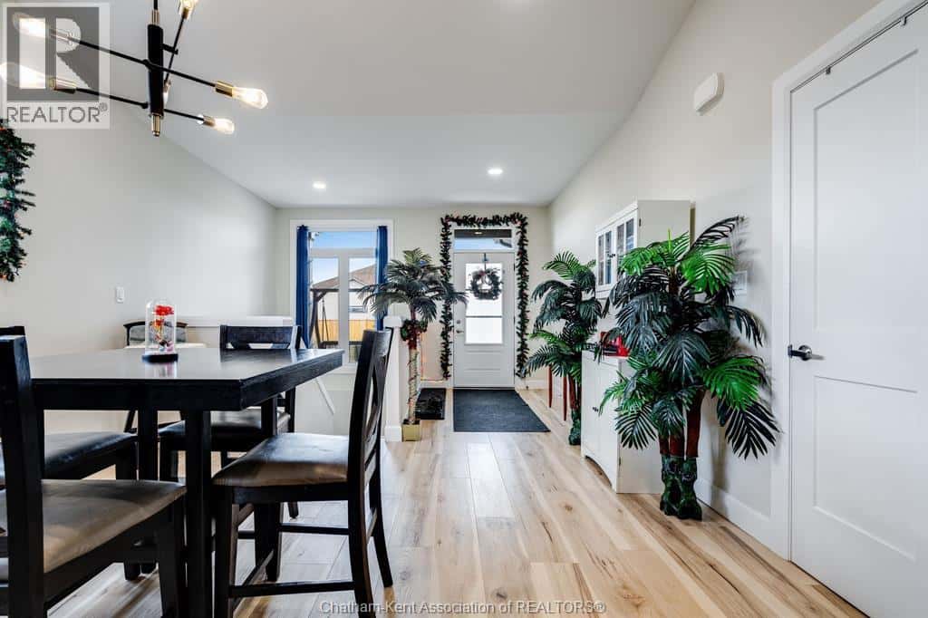 304 Horizon LANE — Chatham, Ontario - Photo 4 of 46