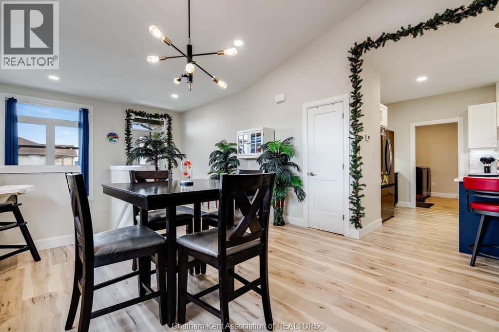 304 Horizon LANE — Chatham, Ontario - Photo 5 of 46