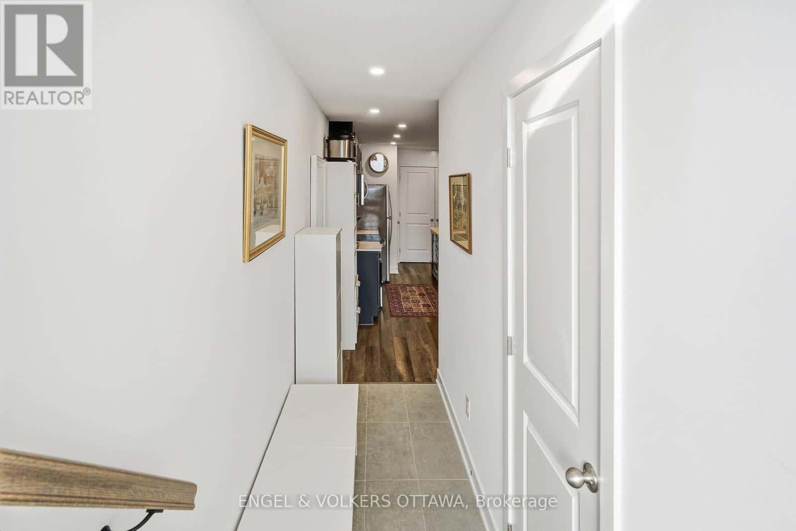 B - 310 TULUM CRESCENT — Ottawa, Ontario - Photo 4 of 27