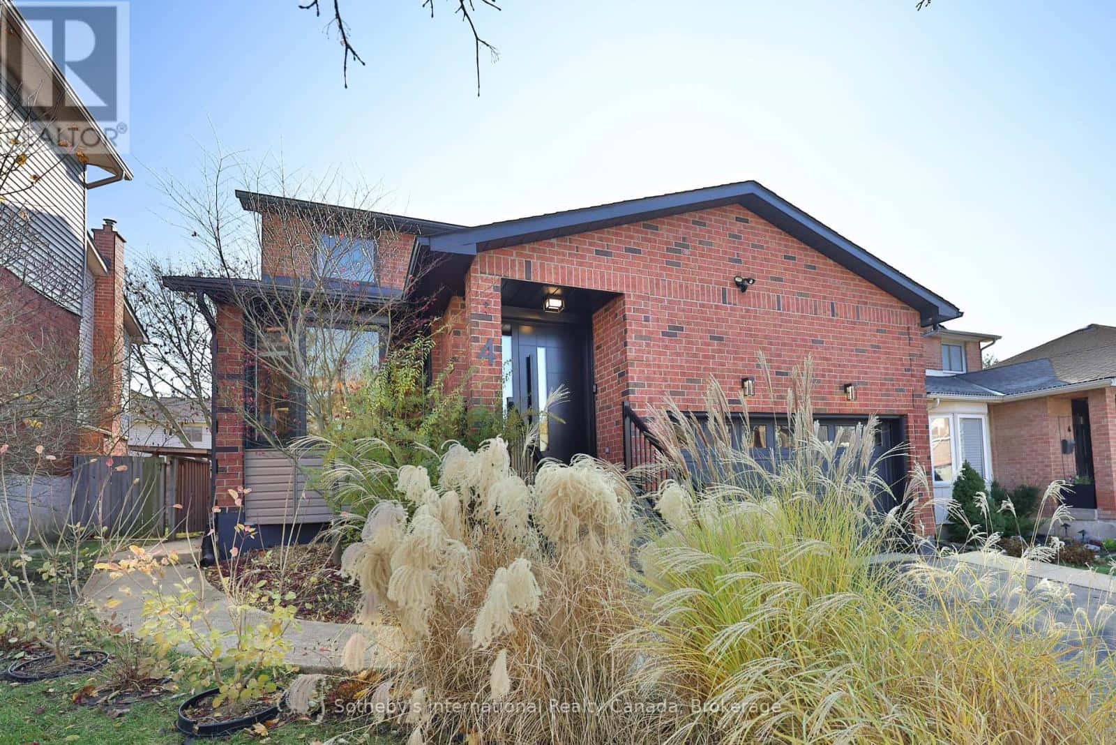 4 FENTON DRIVE — Hamilton (Waterdown), Ontario - Photo 2 of 50