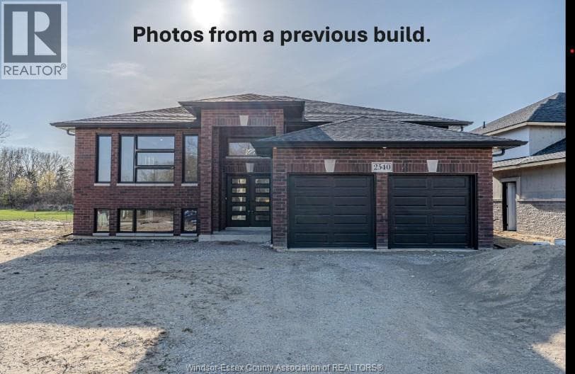 120 BLOOMINGTON — Chatham, Ontario - Main photo