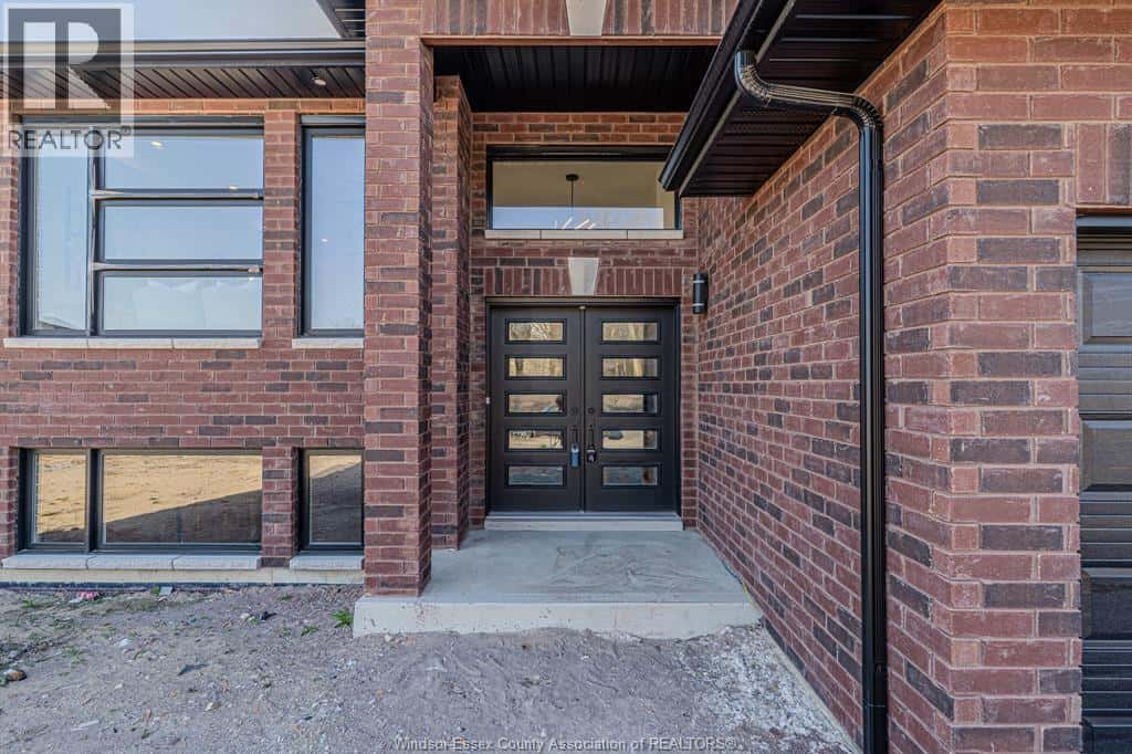 120 BLOOMINGTON — Chatham, Ontario - Photo 5 of 33