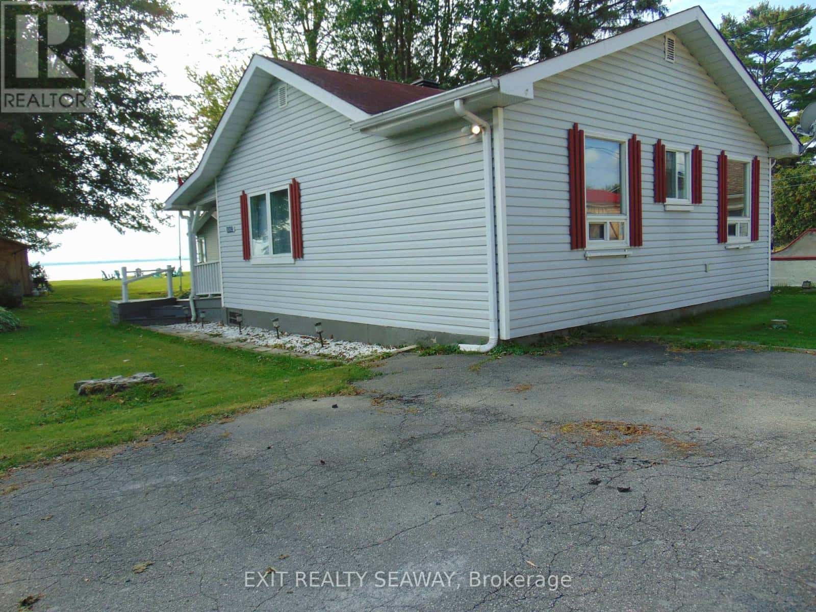 6242 MAPLE AVENUE — South Glengarry, Ontario - Photo 3 of 18