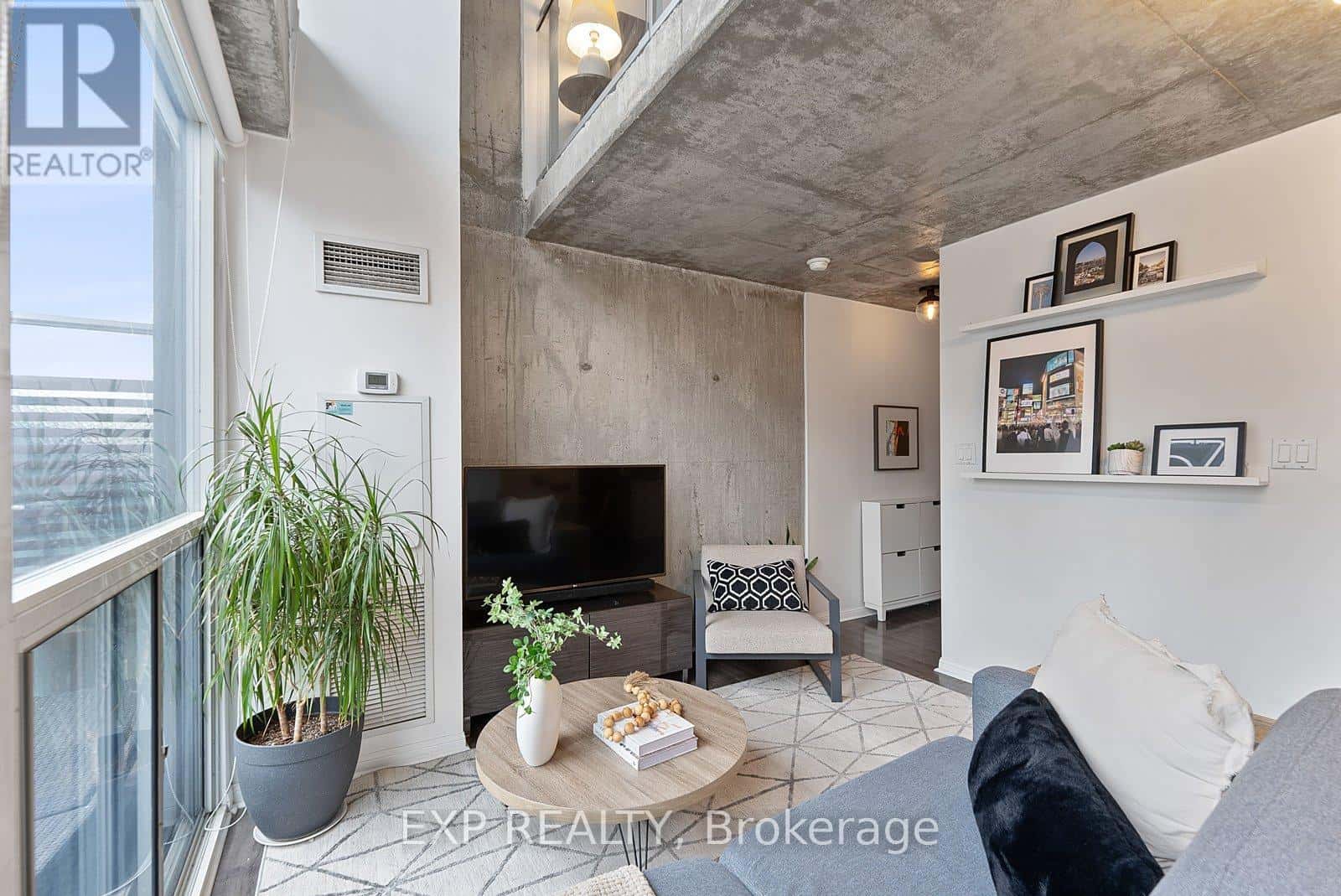 401 - 1029 KING STREET W — Toronto (Niagara), Ontario - Photo 4 of 39