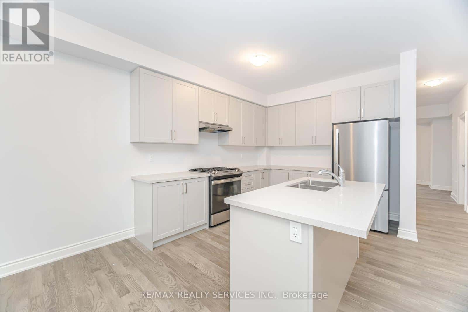 24 ALAN WILLIAMS TRAIL — Uxbridge, Ontario - Photo 2 of 50