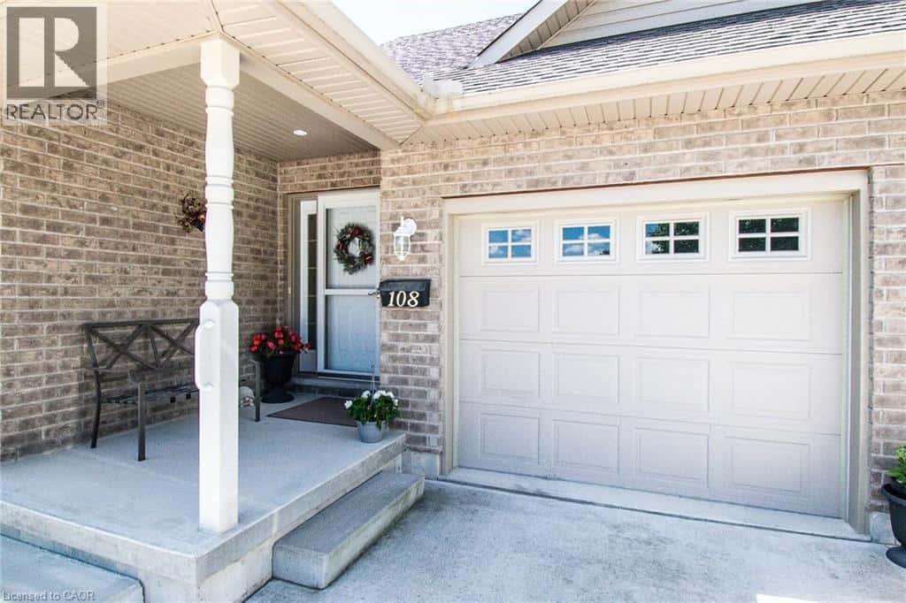 108 FOREST Street E — Dunnville, Ontario - Photo 2 of 38