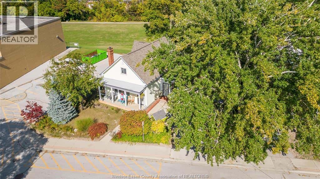 24 WATER STREET — Kingsville, Ontario - Photo 3 of 45