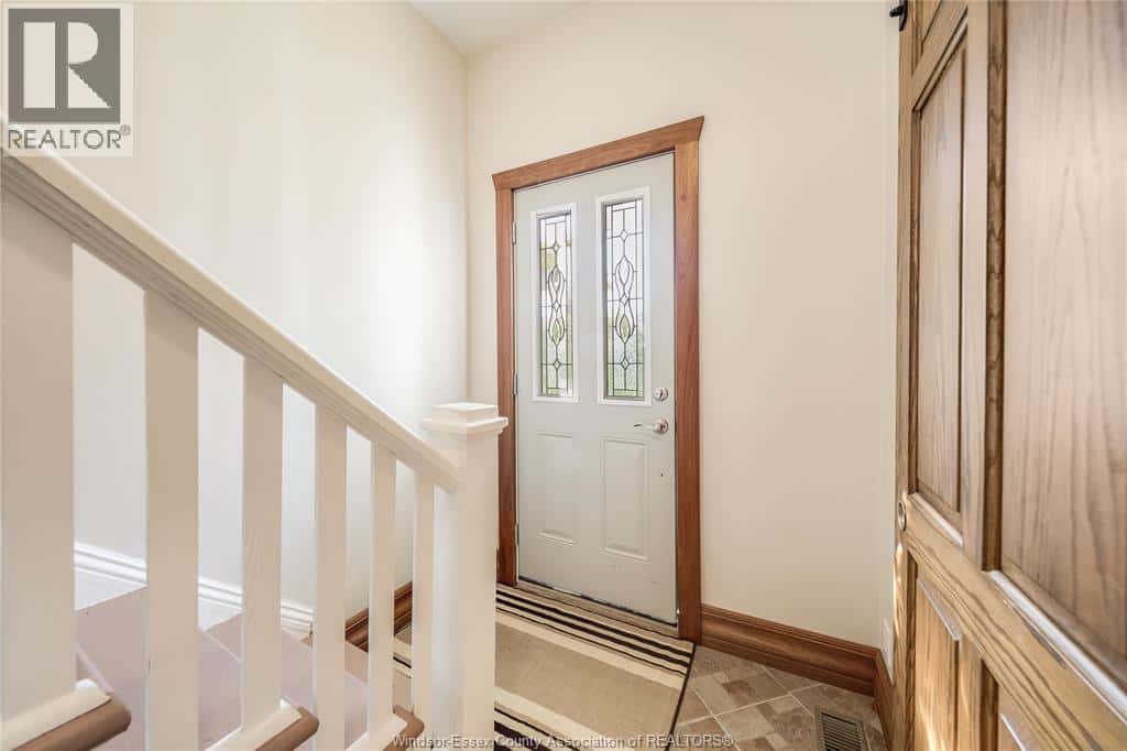 24 WATER STREET — Kingsville, Ontario - Photo 4 of 45