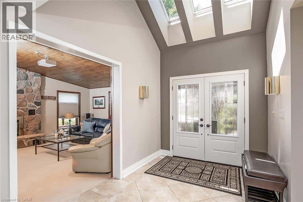 275 ALEXANDER Court — Burlington, Ontario - Photo 5 of 50