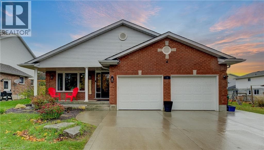 1 EDGEWOOD Court — Wellesley, Ontario - Main photo