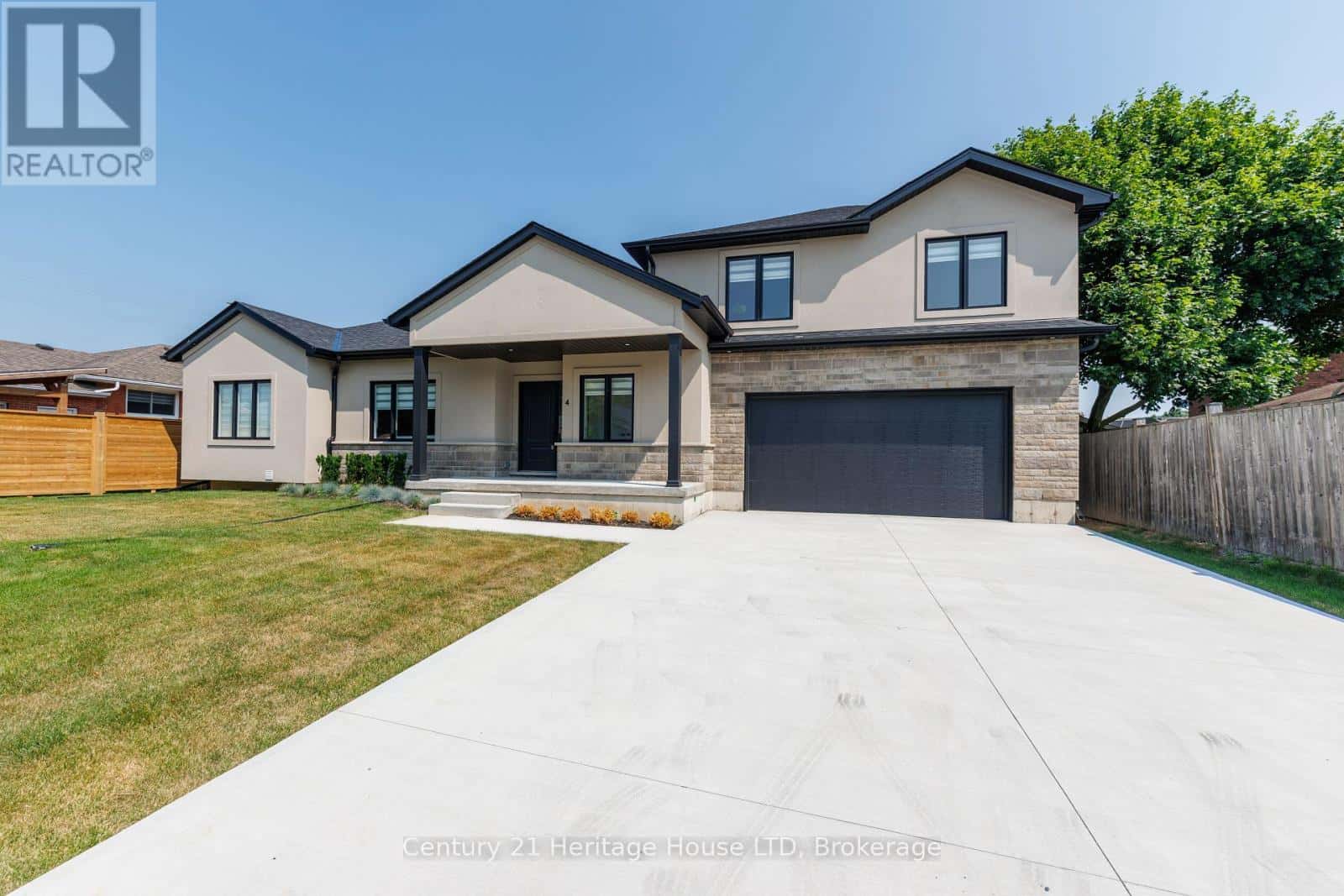 4 METEOR STREET — St. Catharines (Rykert/Vansickle), Ontario - Photo 2 of 46