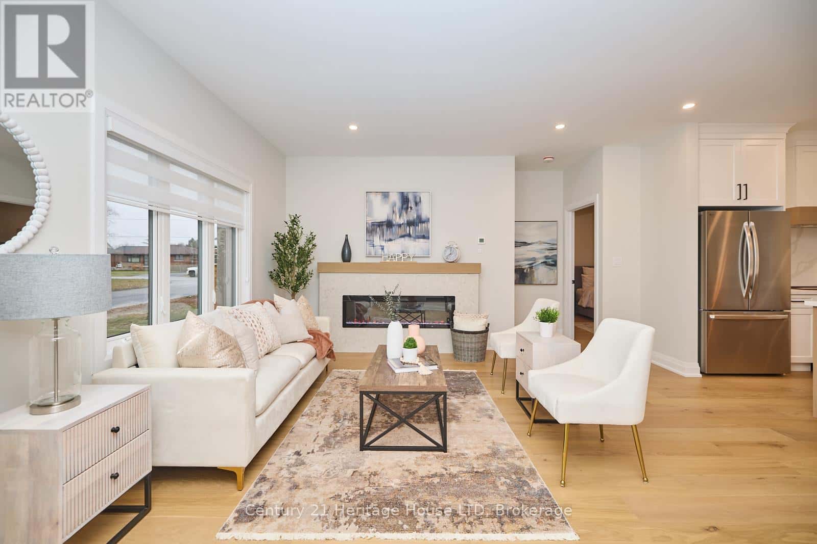 4 METEOR STREET — St. Catharines (Rykert/Vansickle), Ontario - Photo 3 of 46