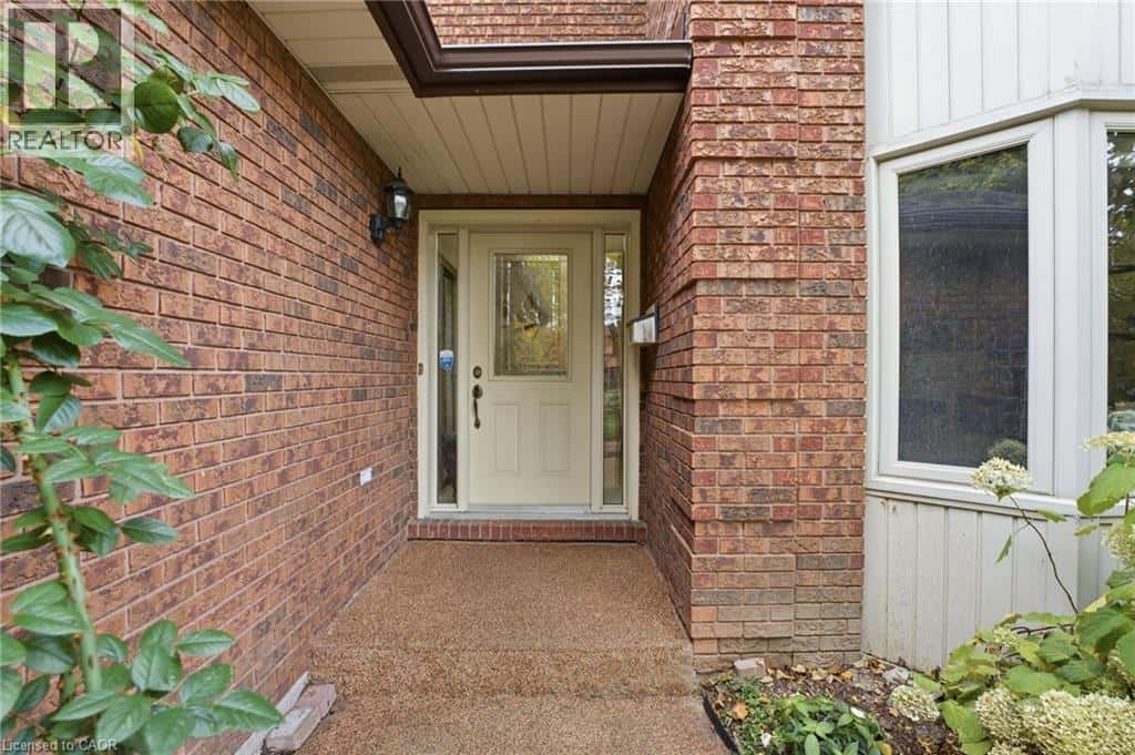 668 TOMAHAWK Crescent — Ancaster, Ontario - Photo 3 of 45