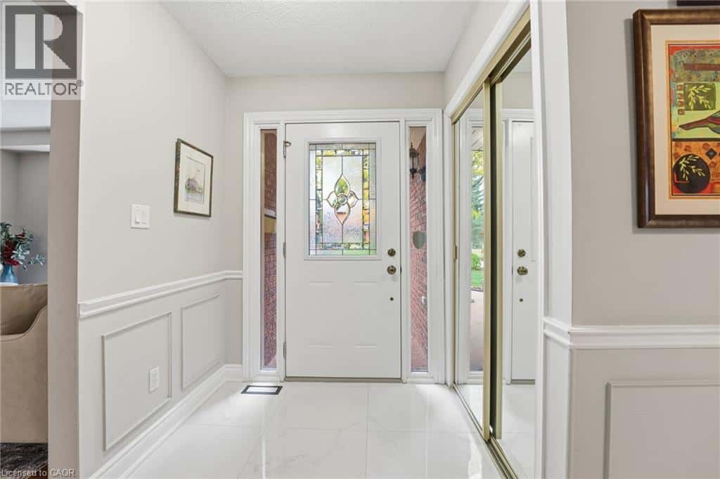 668 TOMAHAWK Crescent — Ancaster, Ontario - Photo 4 of 45