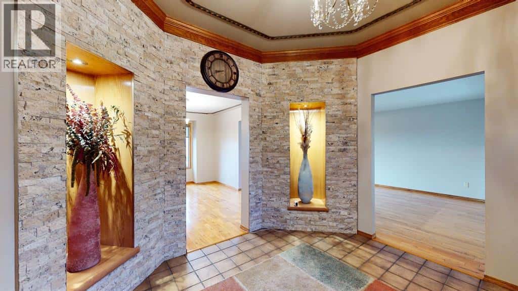 610 Ross Glen Drive SE — Medicine Hat, Alberta - Photo 4 of 50