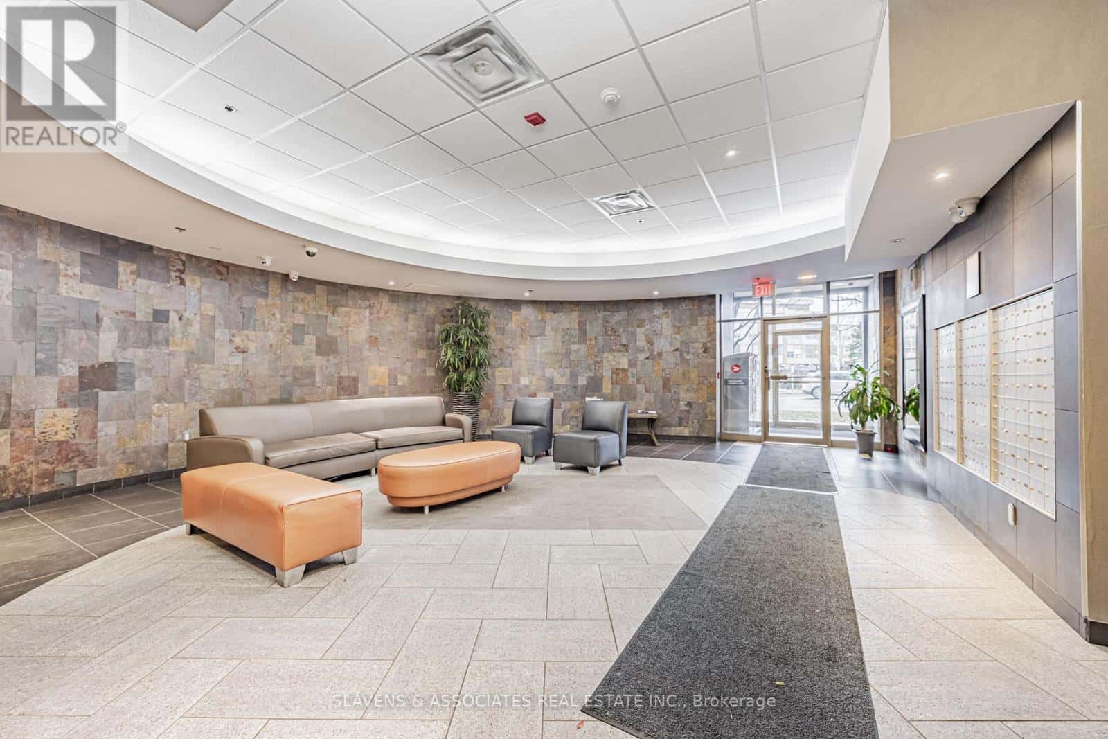 603 - 890 SHEPPARD AVENUE W — Toronto (Bathurst Manor), Ontario - Photo 2 of 30