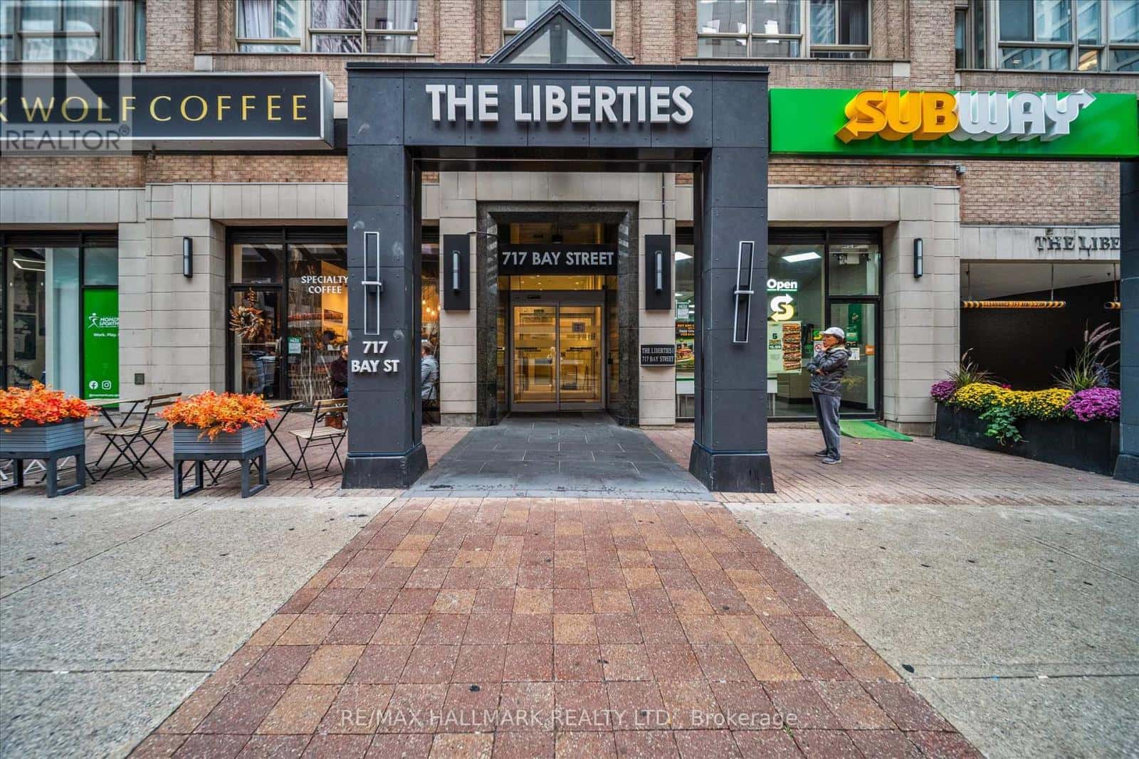 703 - 717 BAY STREET — Toronto (Bay Street Corridor), Ontario - Photo 2 of 34