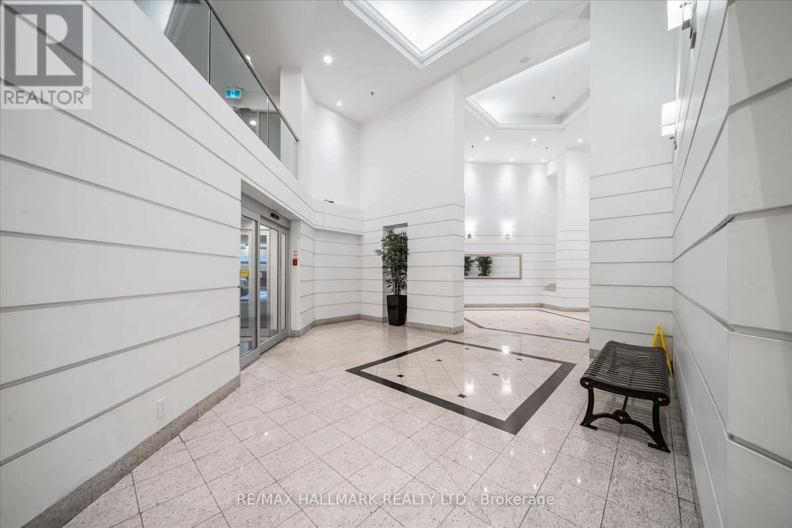 703 - 717 BAY STREET — Toronto (Bay Street Corridor), Ontario - Photo 5 of 34