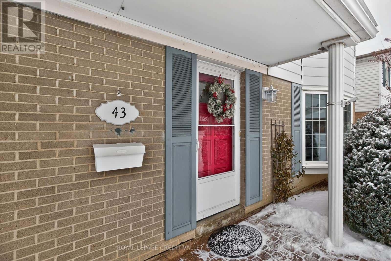 43 BENTON STREET — Brampton (Brampton East), Ontario - Photo 3 of 50