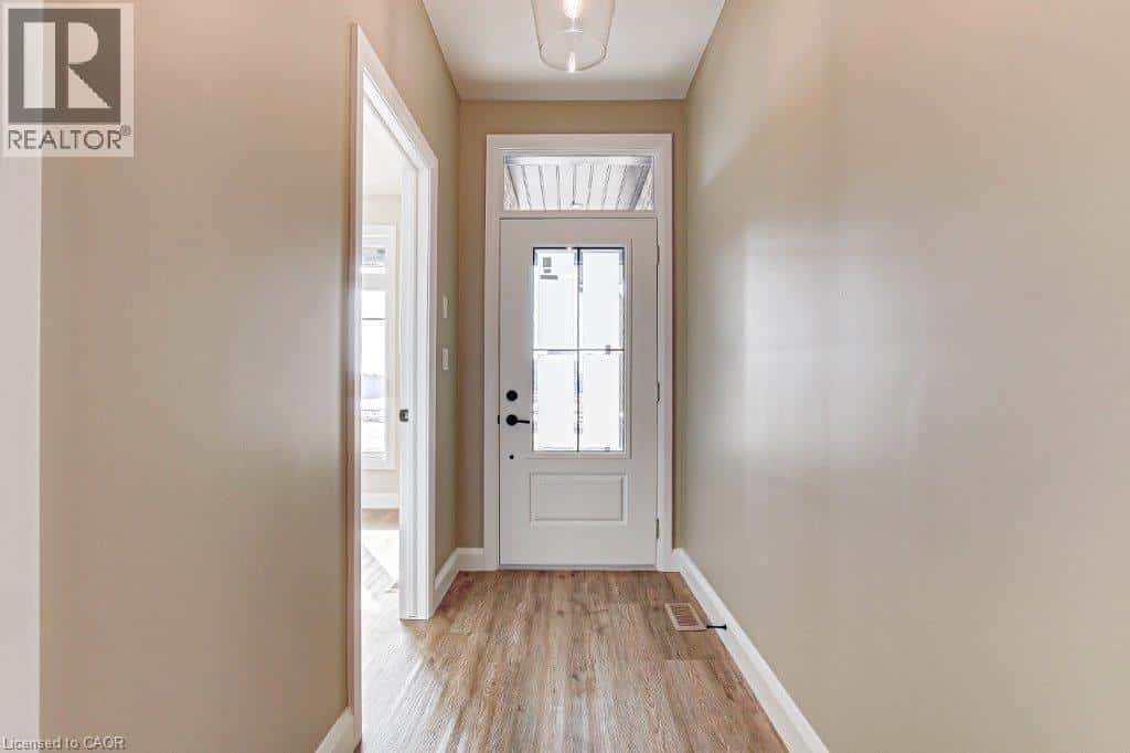 381 ARGYLE Avenue — Delhi, Ontario - Photo 2 of 27