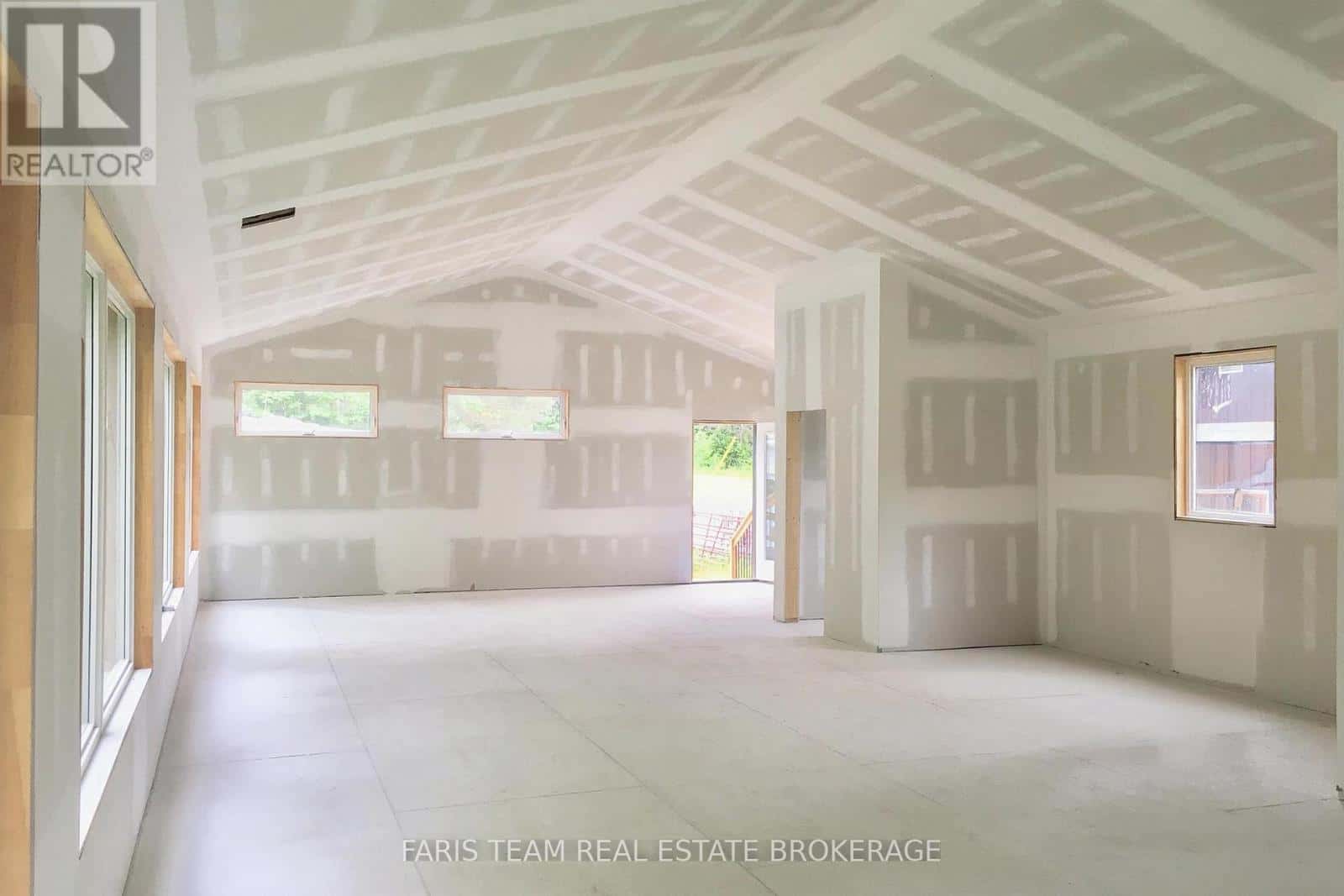 2180-2186 HIGHWAY 141 — Muskoka Lakes (Watt), Ontario - Photo 2 of 19