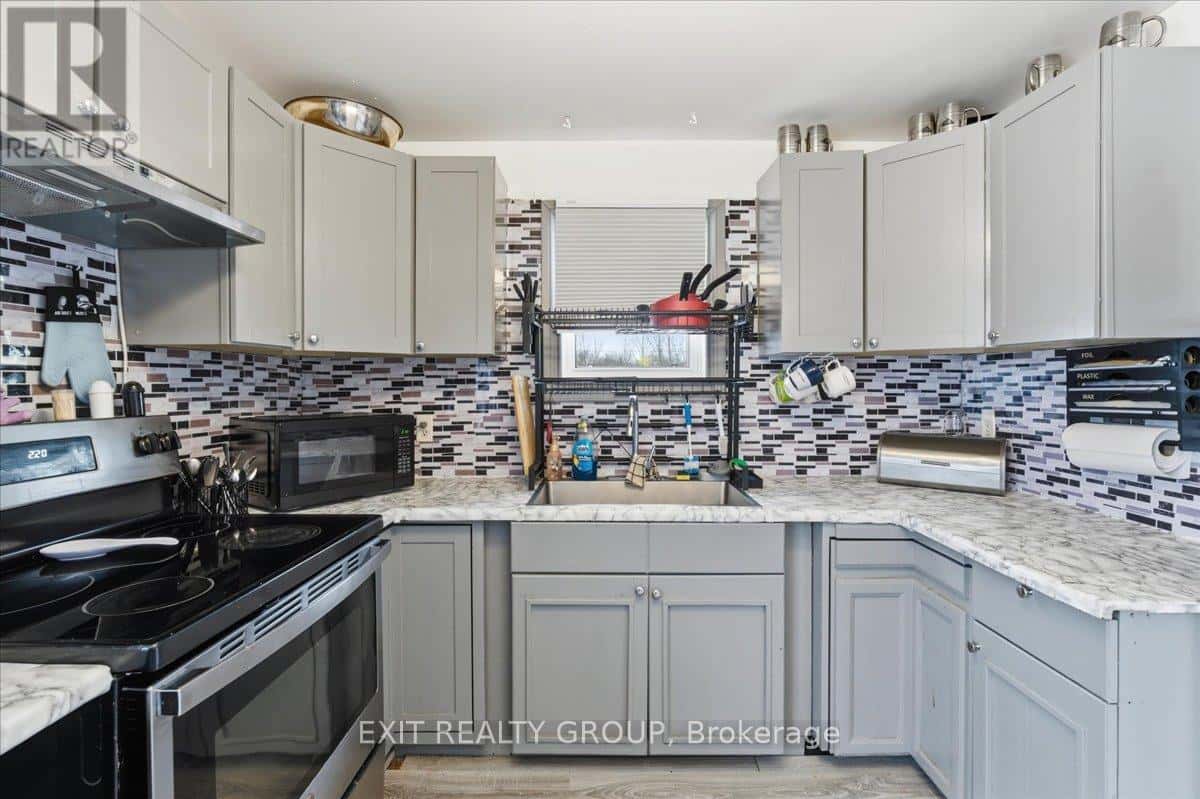 16 CATHERINE STREET — Tyendinaga (Tyendinaga Township), Ontario - Photo 5 of 35