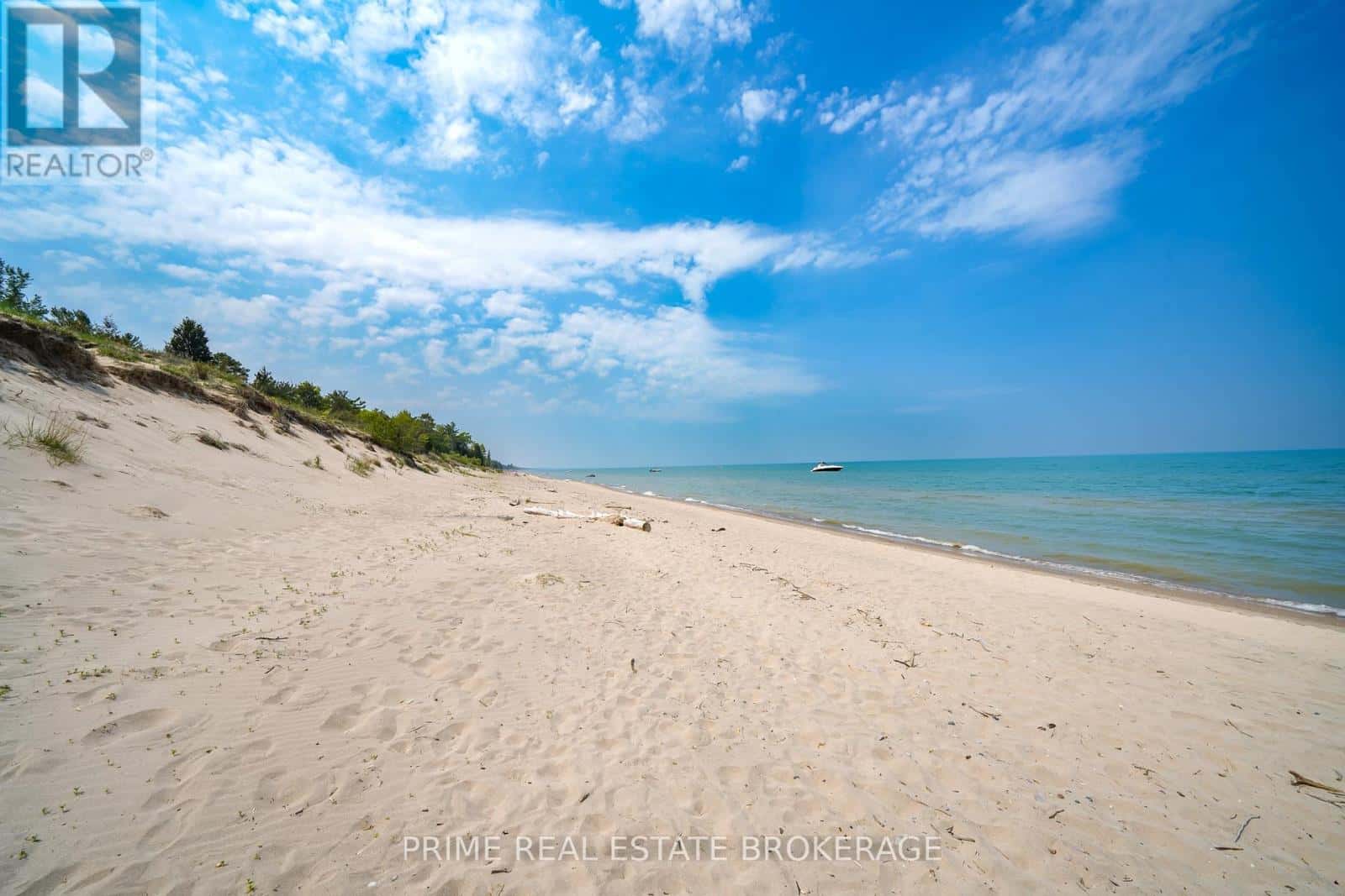 10219 PINETREE DRIVE — Lambton Shores (Grand Bend), Ontario - Photo 4 of 38