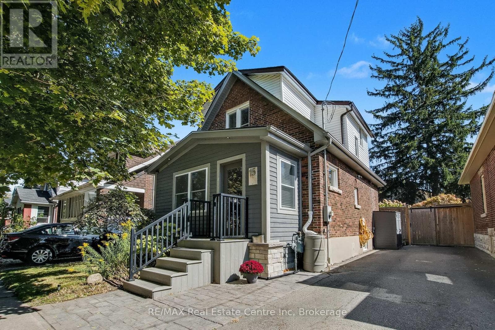 15 STULL AVENUE — Guelph (Exhibition Park), Ontario - Main photo