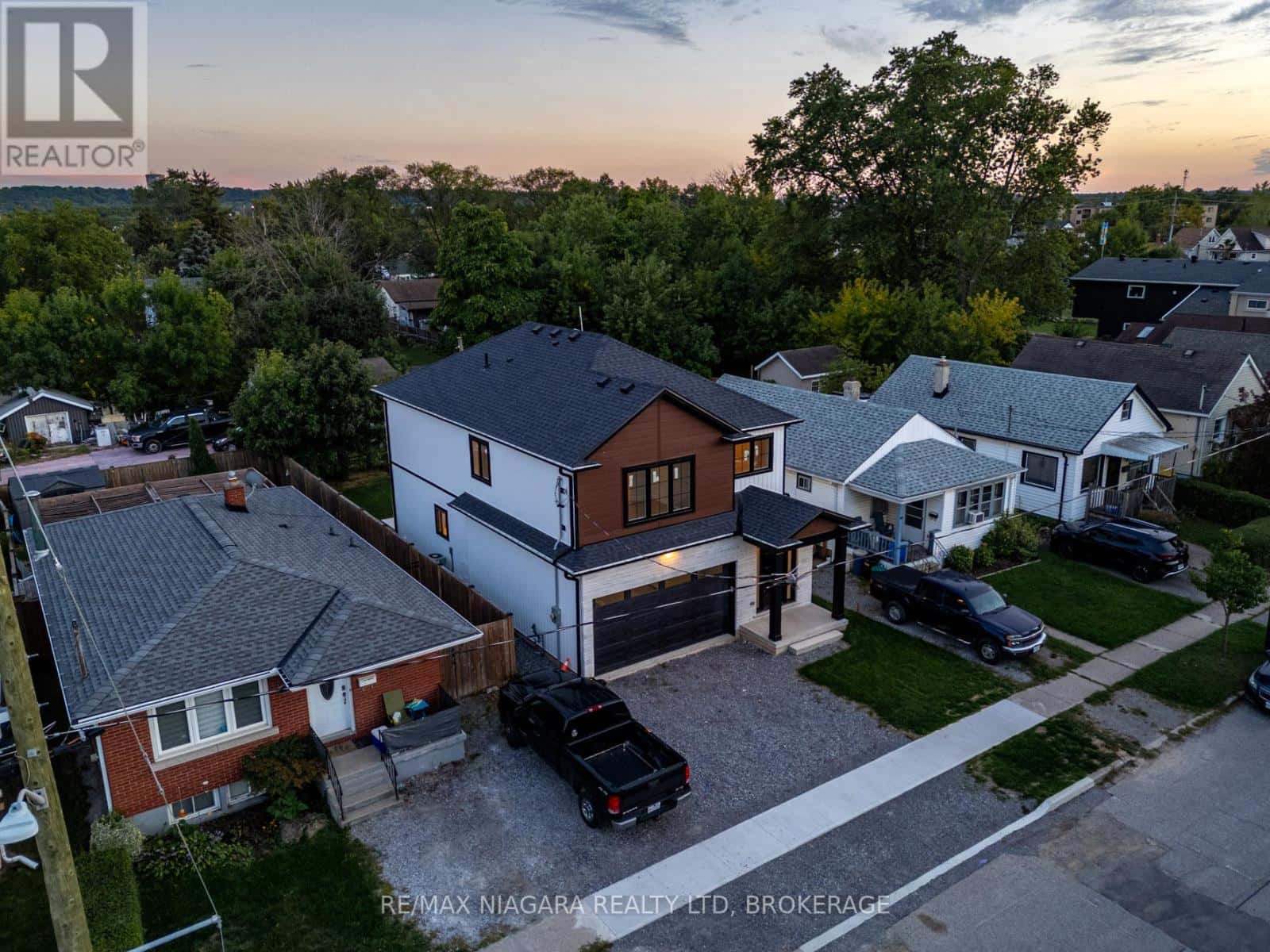 126 CHETWOOD STREET — St. Catharines (Western Hill), Ontario - Photo 3 of 30