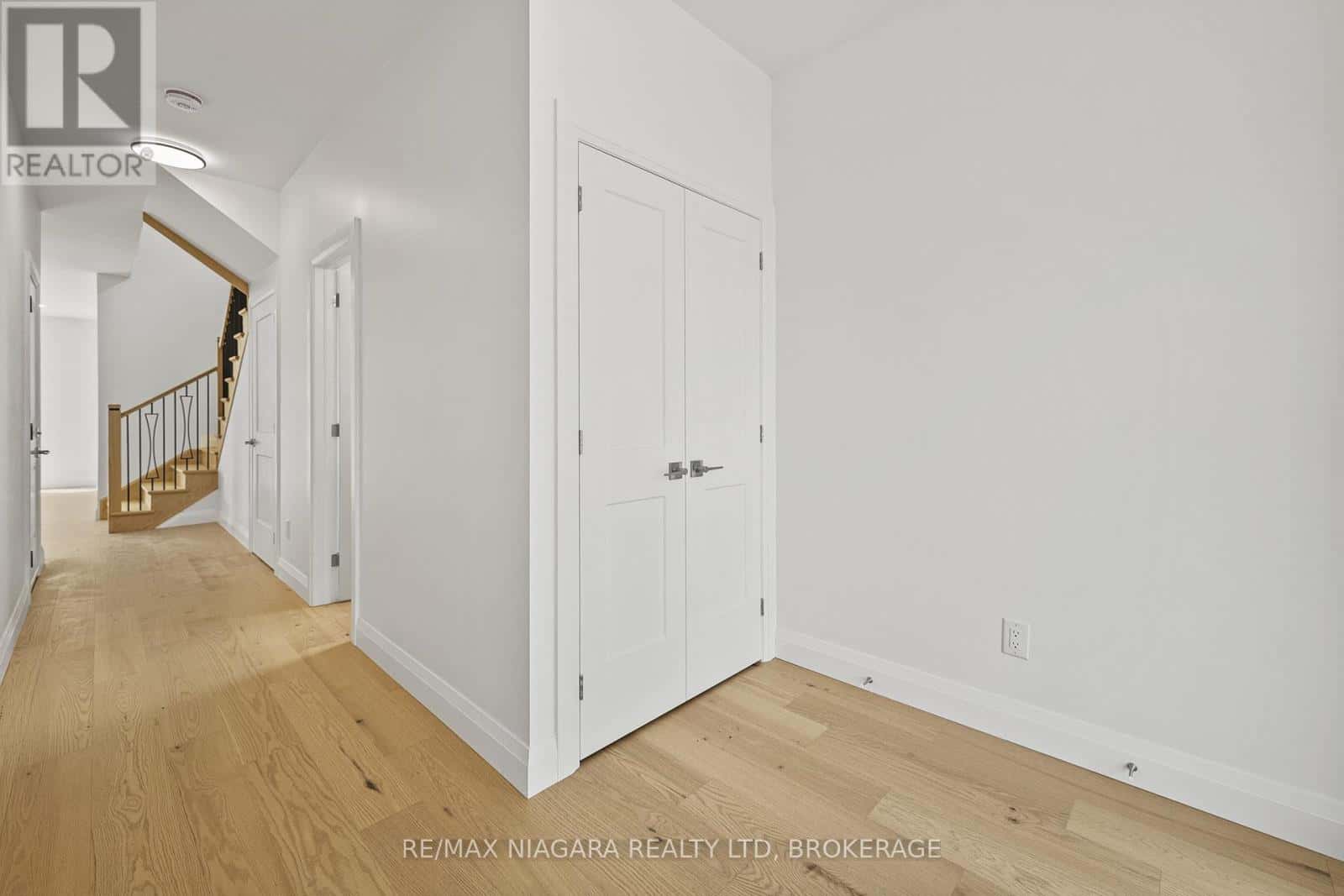 126 CHETWOOD STREET — St. Catharines (Western Hill), Ontario - Photo 5 of 30