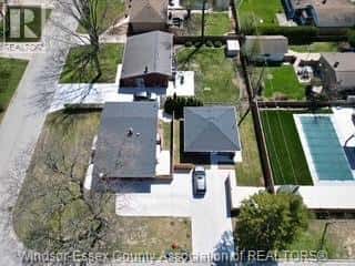 3401 ROXBOROUGH — Windsor, Ontario - Photo 2 of 8