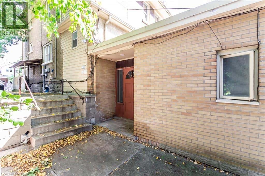 133 ALBERT Street — Waterloo, Ontario - Photo 3 of 37