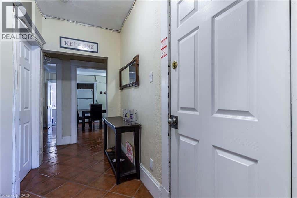 133 ALBERT Street — Waterloo, Ontario - Photo 4 of 37