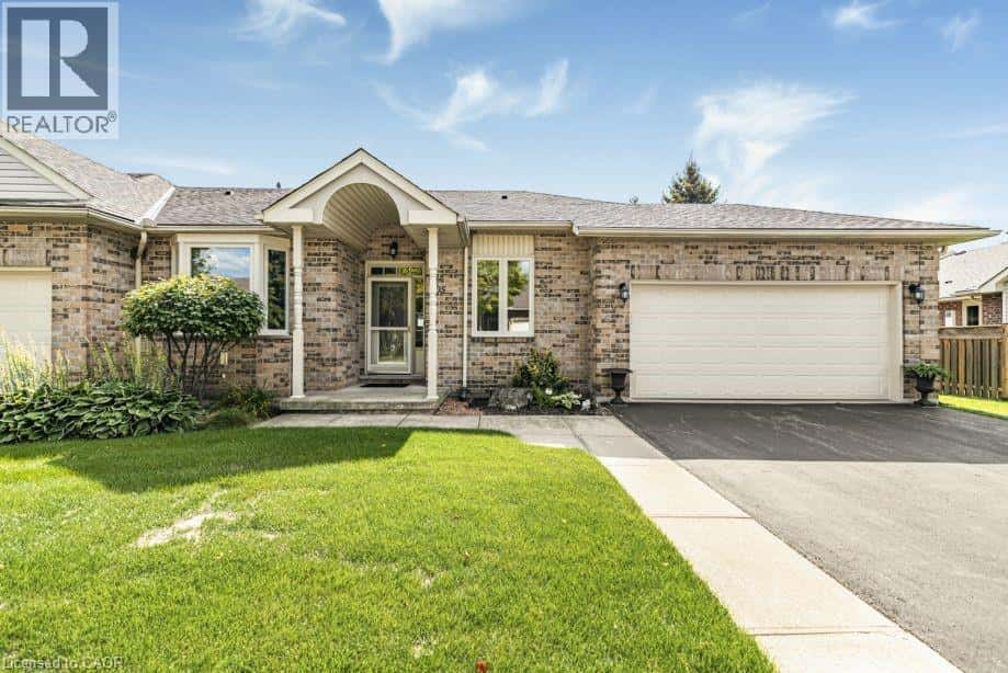 105 NORTHERNBREEZE Street — Hamilton, Ontario - Photo 2 of 44