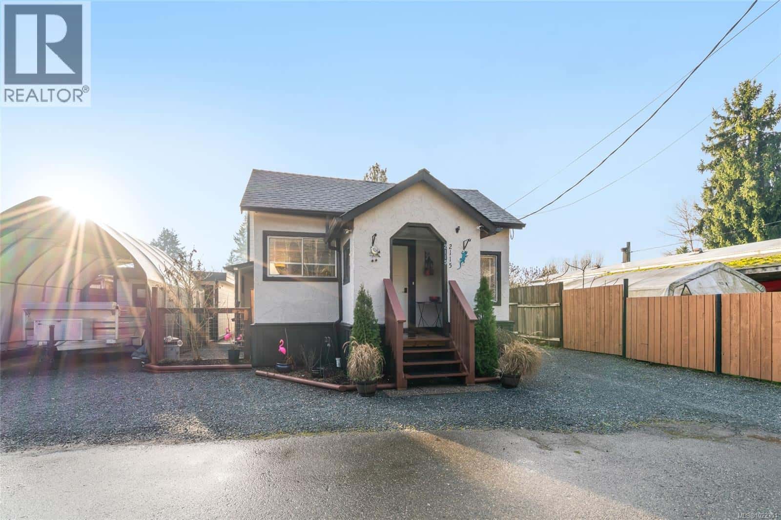 2115 Minto Ave — Nanaimo, British Columbia - Photo 2 of 74