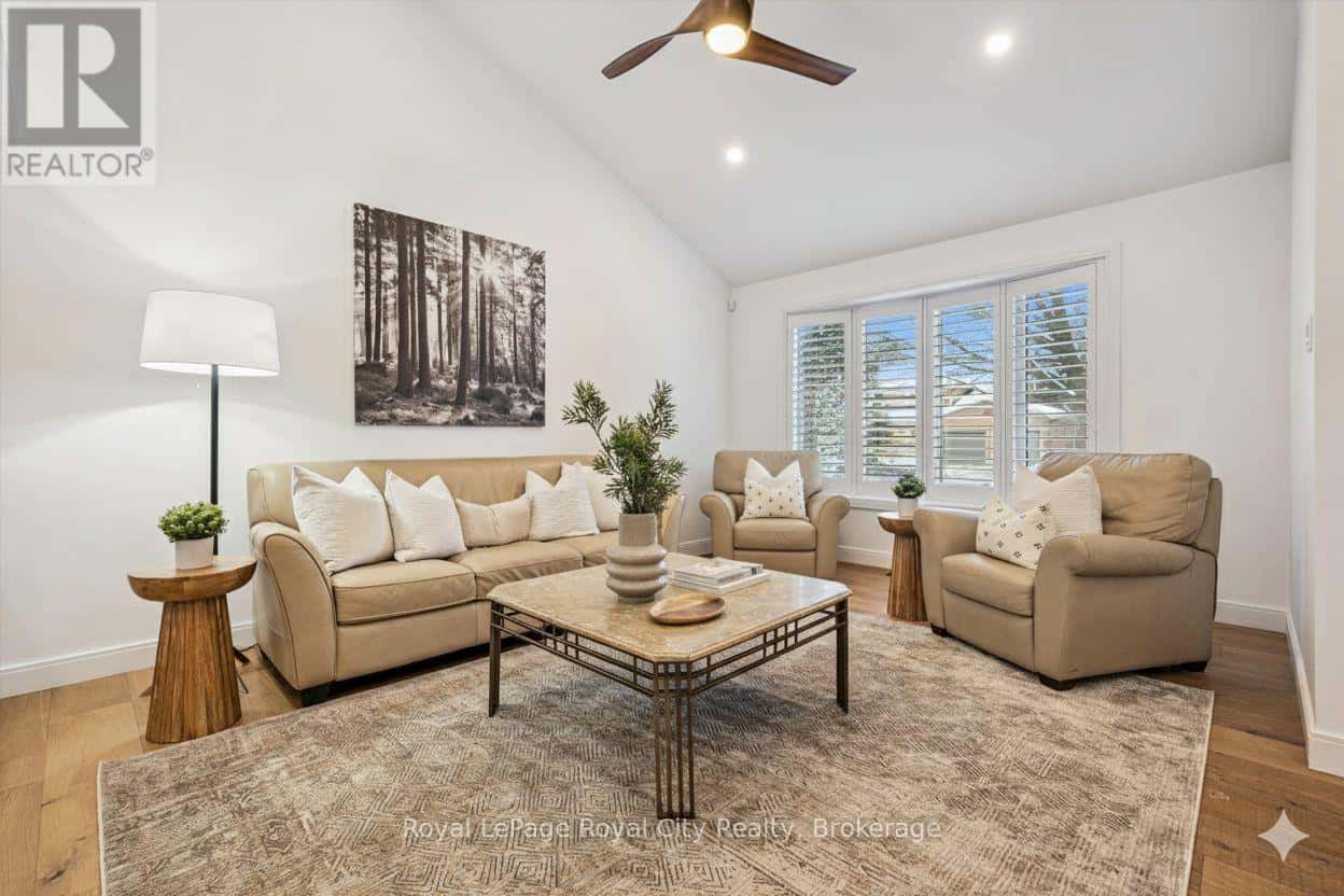 4 GRYPHON PLACE — Guelph (Kortright West), Ontario - Photo 3 of 39